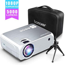 Charger l&#39;image dans la galerie, Vidéoprojecteur Supporté 1080P Full HD, BOMAKER Mini Projecteur 5000 Lumens Native 720P, 50000 Heures Rétroprojecteur Compatible HDMI/VGA/SD/USB/AV avec Trépied et Sac- GC555 Upgraded